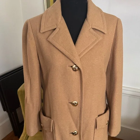 Elegant Tan Camel Hair Coat - Picture 2 of 13